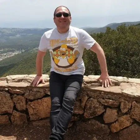 Mihail, 56 רחובות, ישראל