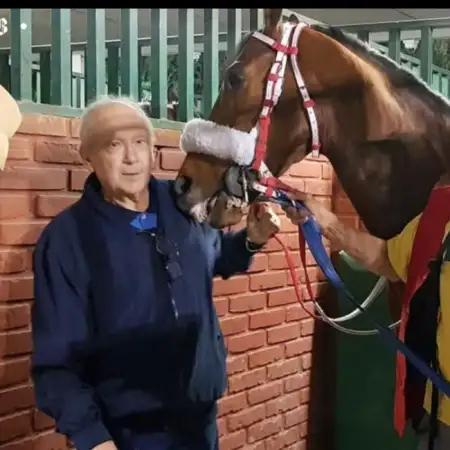 Maximiliano, 75, צ