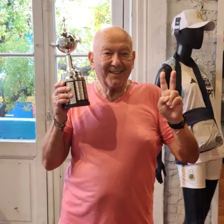 Maxi, 75, צ