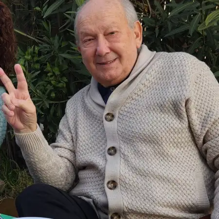 Maxi, 75, צ
