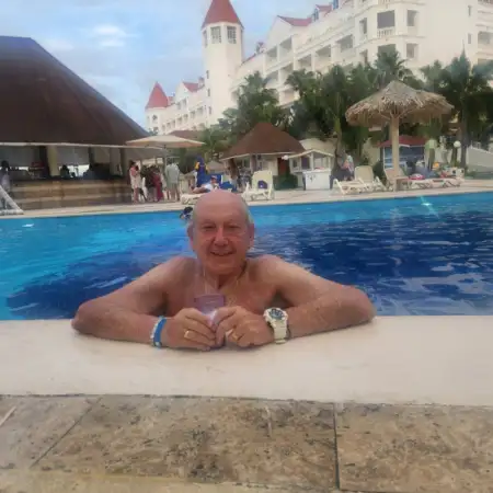 Maxi, 75, צ