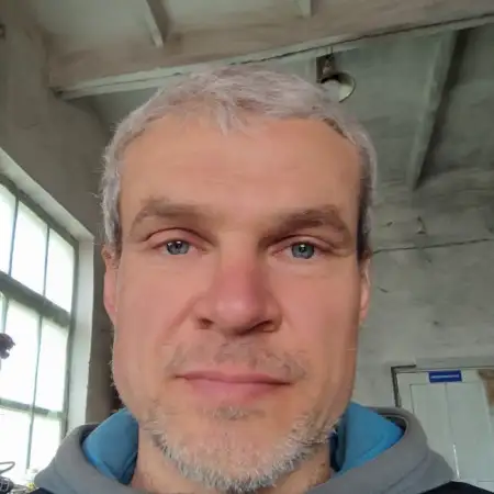 Pavel, 41צ