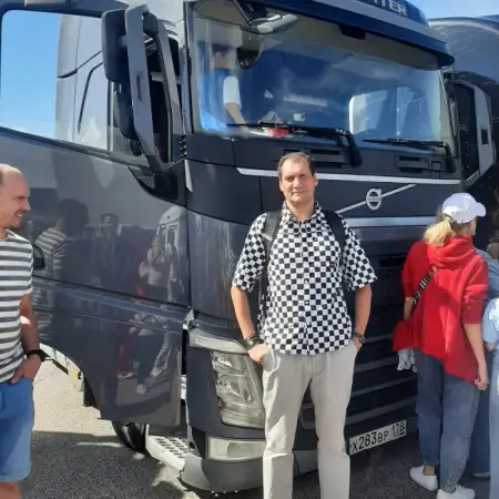 Max, 49, ארה