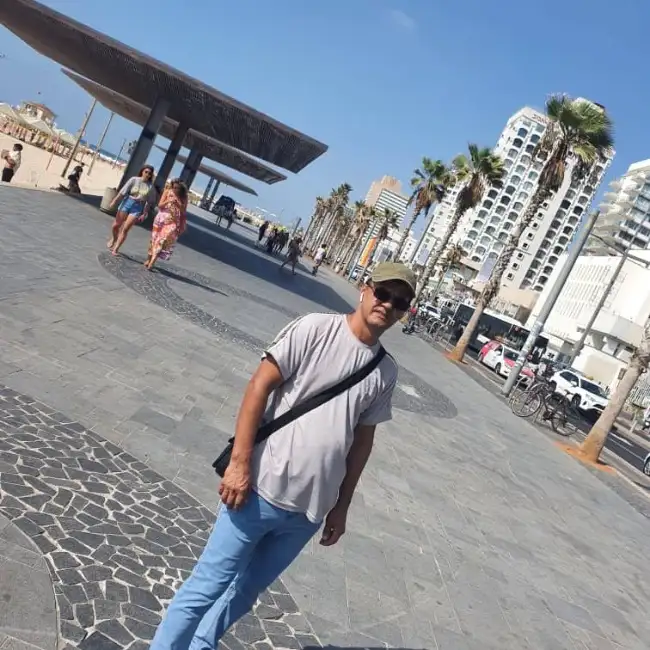 Akobir, 40,  ישראל - זוג 4 מי