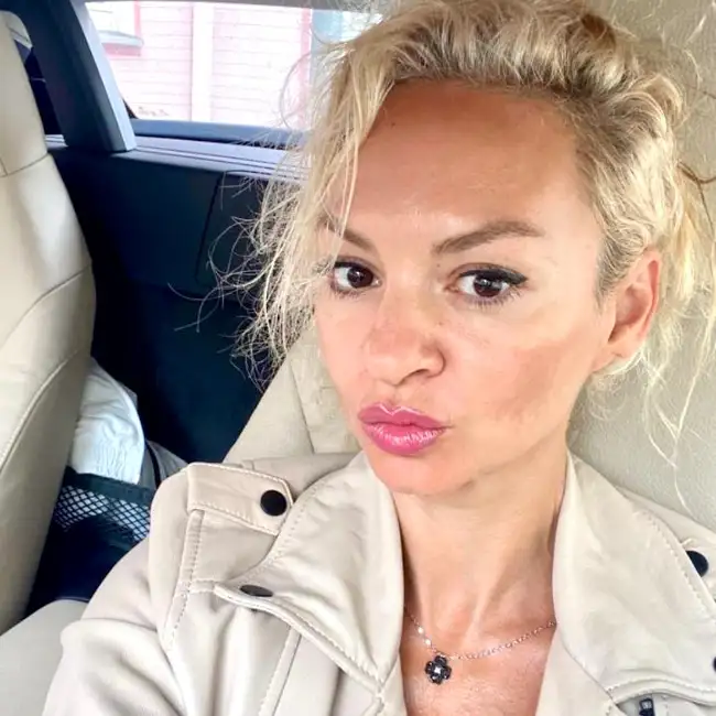 Jana, 46