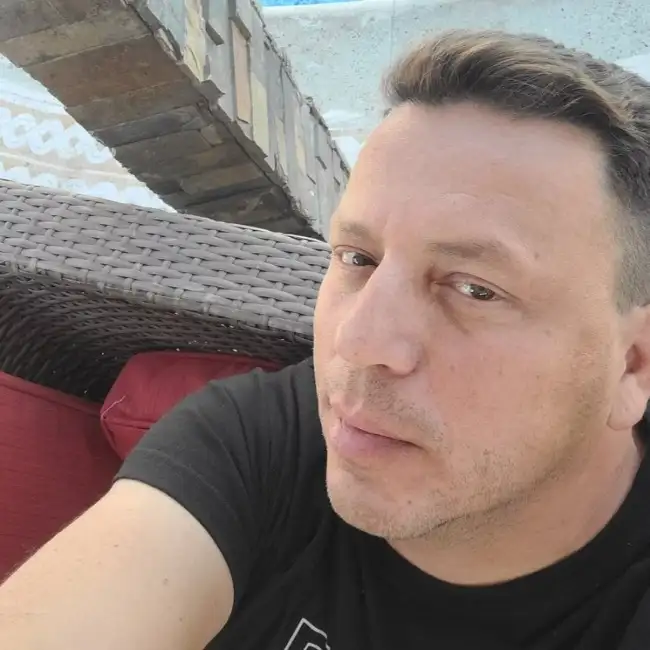 Dan, 46,  ארה