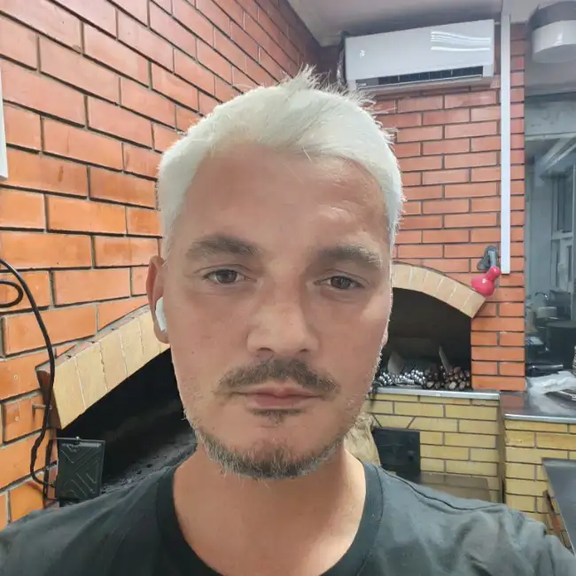 Mihail, 40