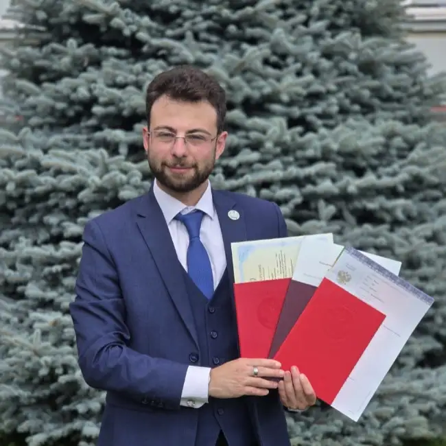 Lev, 24