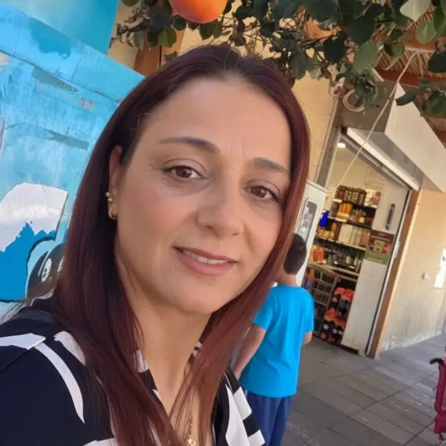 מירב · 51 ·           