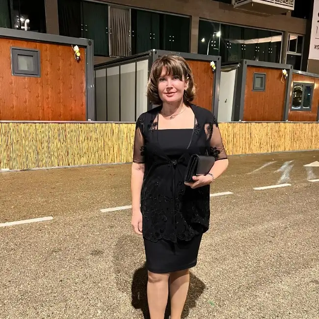 Sandra, 69