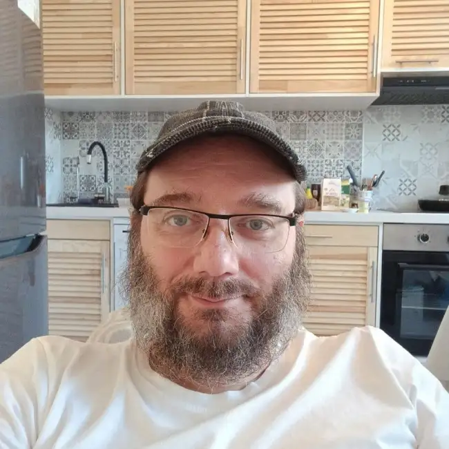 Moshe, 44